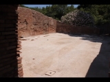 00881 ostia - regio ii - insula iv - terme di nettuno (ii,iv,2) - raum 7 - tepidarium - bli in raum 6 ri nordosten - 06-2022.jpg